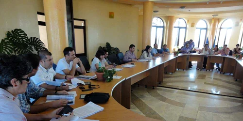 Consilierii slătineni au adoptat pe ultima sută de metri o rectificare bugetară