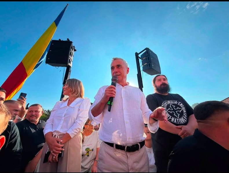 Călin Georgescu, discurs halucinant la Oradea: "Mi se spune că sunt în campanie electorală. Este fals"