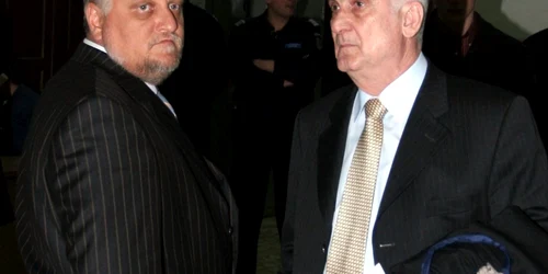 Corneliu Iacobov (stanga), la Tribunal alături de avocatul său, Ion Neagu