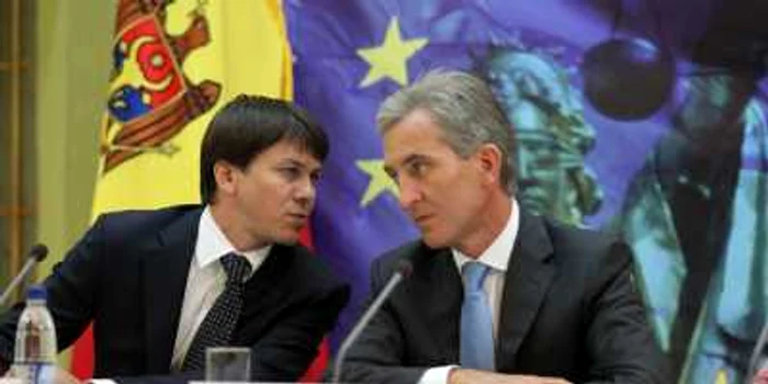 Oleg Efrim ministrul Jurstiţiei şi Iurie Leancă premierul Republicii Moldova FOTO: Tudor Iovu