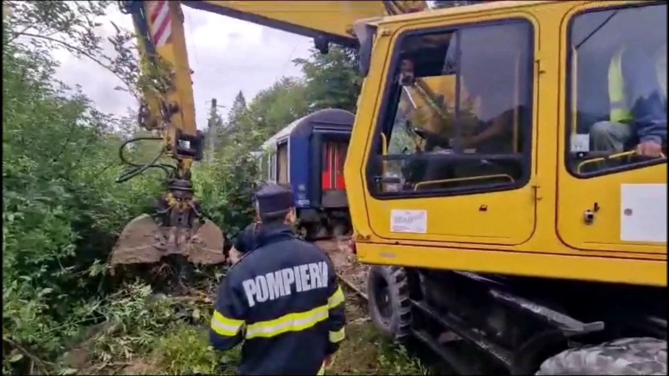 trenuri blocate de aluviuni, FOTO: captură video