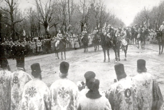 Intrarea regelui Ferdinand I şi a armatei române în Bucureşti, la 1 decembrie 1918 Foto: Arhivele Militare Naţionale Române