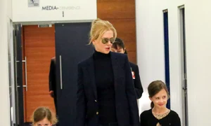 Nicole Kidman și cele două fiice ale ei, Sunday și Faith jpeg