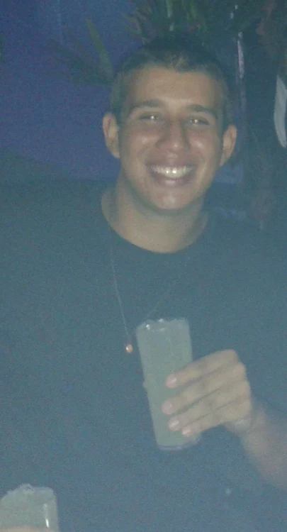 În aproape toate pozele de pe contul lui de socializare, Humberto apare cu un pahar de alcool în mână