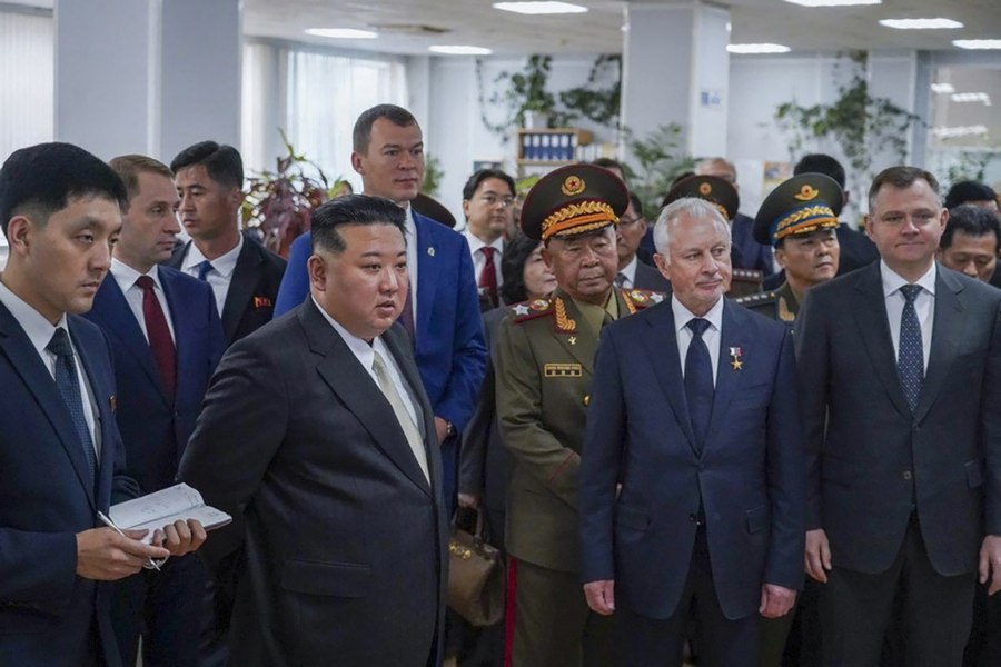 Kim Jong Un a vizitat uzine producătoare de avioane de vânătoare din Rusia FOTO
