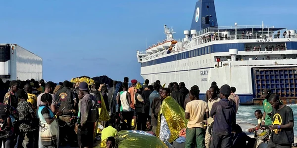 migranți pe insula lampedusa Foto EPA EFE jpg