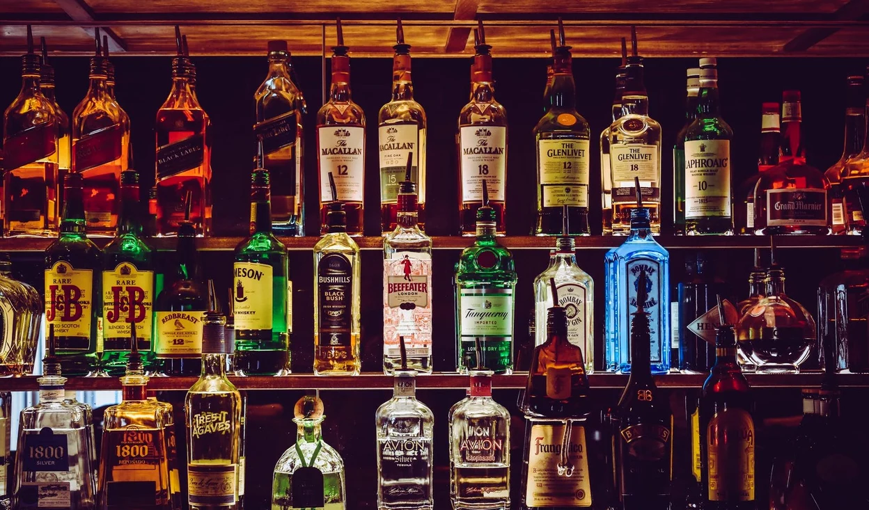 Fabricile de alcool din Europa trec pe producția gelurilor dezinfectante