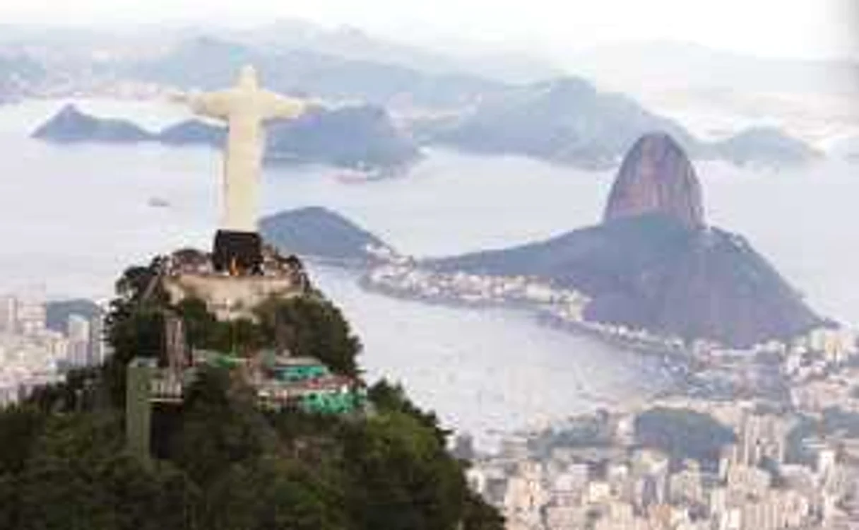 Statuia impunătoare a lui Hristos este unul dintre simbolurile oraşului Rio de Janeiro