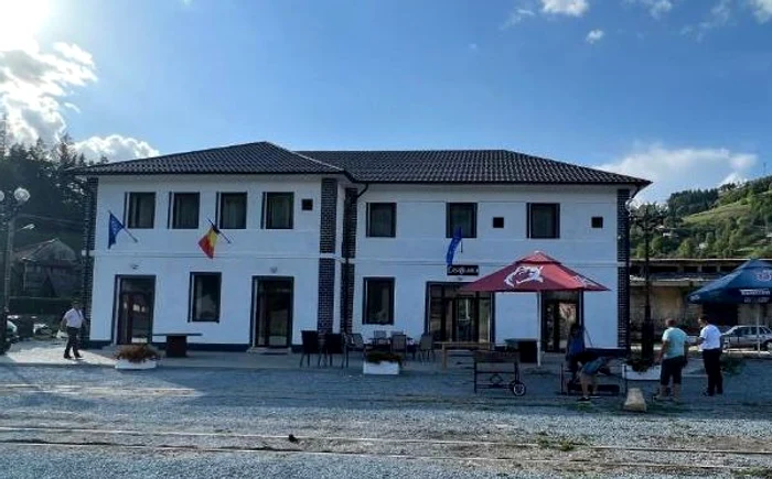 Fosta clădire a gării a fost transformată în pensiune FOTO Facebook/ Casa Blanca