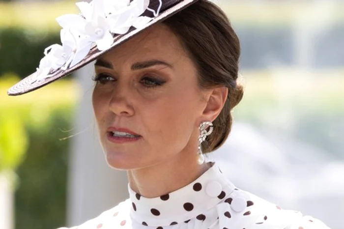 Kate Middleton la Royal Ascot în buline (5) jpg