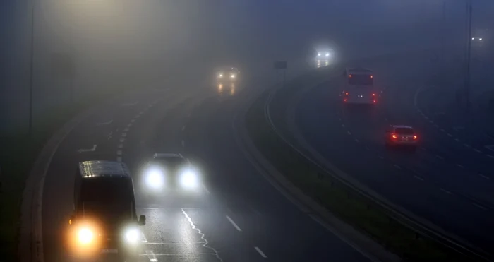 Ce amenzi riscă șoferii care nu aprind luminile de ceață, deși sunt obligați / Foto: Shutterstock