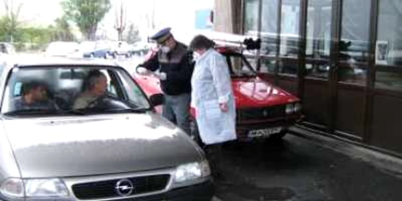 Turnu Severin: Control cu măști, mănuși și halate de protecție la vamă
