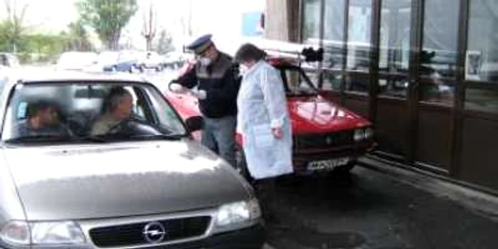 Turnu Severin: Control cu măști, mănuși și halate de protecție la vamă