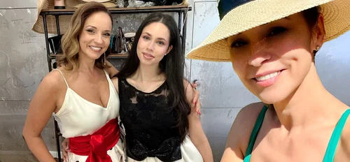 Andreea Marin a slăbit 5 kilograme în urma Covidului pe care l-a avut luna trecută     Când se va revedea vedeta cu fiica ei, Violeta!