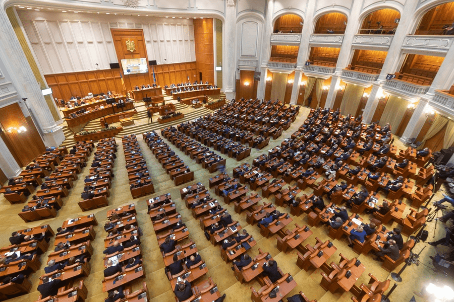Pot deveni ofiţeri MAI în grad de sublocotenent şi persoanele care deţin doar licenţa