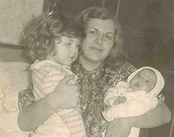 
    Roxana și Adina Postelnicu, alături de colega lor de trupă, Aliana (de la stânga la dreapta)foto: arhivă personală  