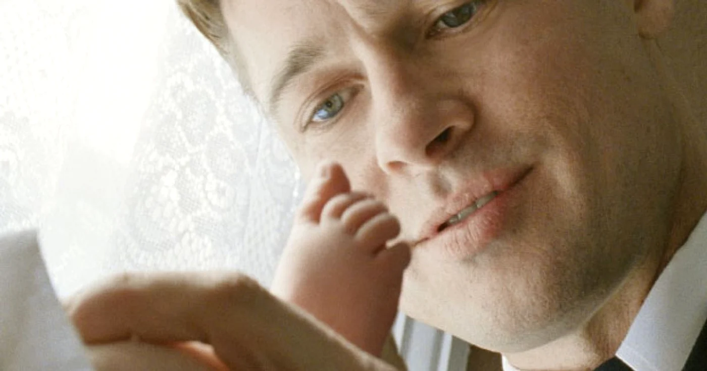 Brad Pitt interpretează rolul unui tată  în pelicula „Tree of Life“