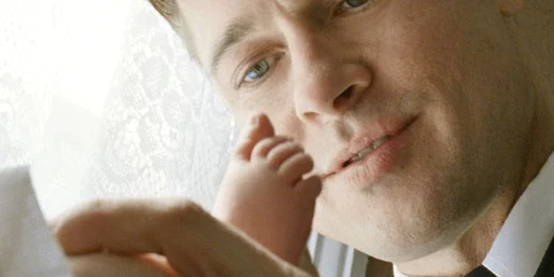 Brad Pitt interpretează rolul unui tată în pelicula „Tree of Life“