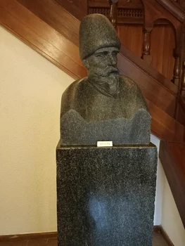 Bust Ion IC Bratianu Vila Florica foto Denis Grigorescu jpg