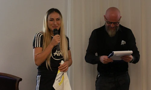 Anca Bucur a primit un tricou pentru băiețelul său jpeg