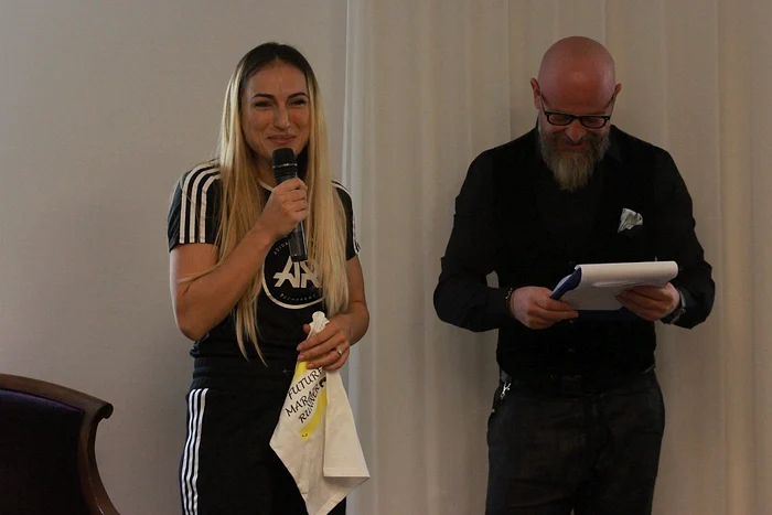 Anca Bucur a primit un tricou pentru băiețelul său