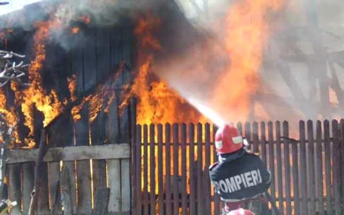 Pompierii au intervenit în timp record la incendii în judeţul Botoşani FOTO botosaninecenzurat.ro