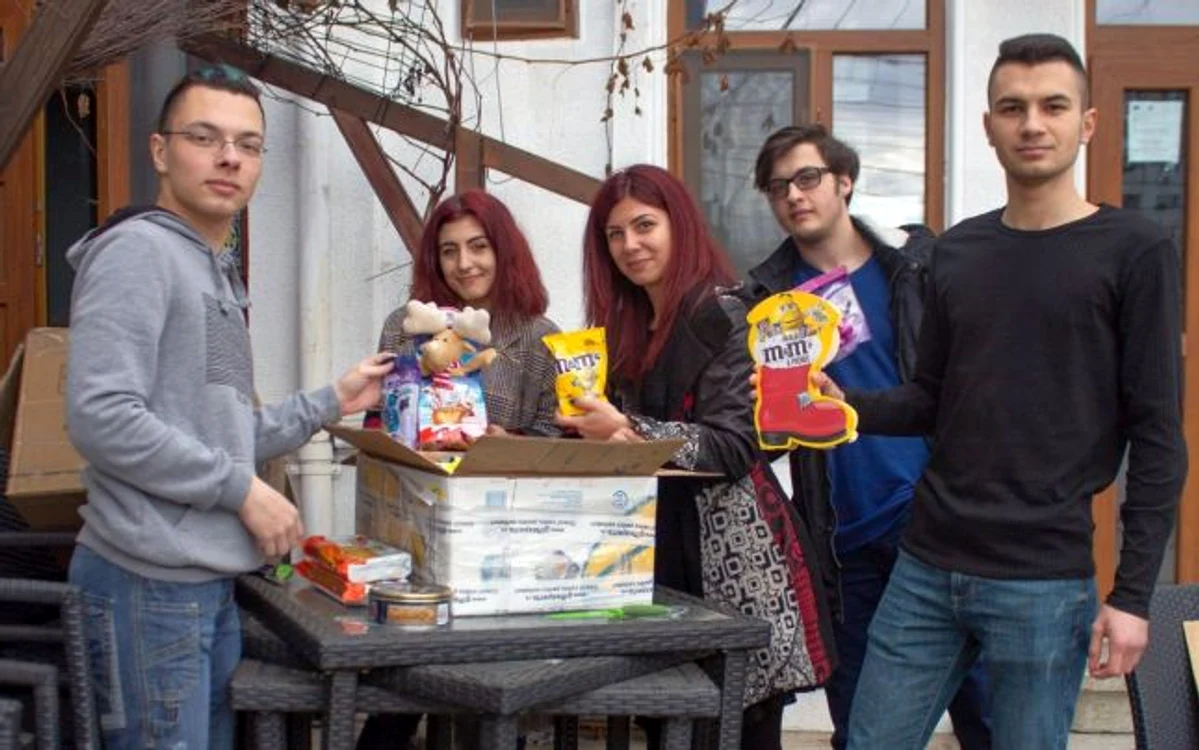 La magazinul de fapte bune, oamenii cu suflet mare fac donații în produse, care apoi se vând online. Cu banii strânși sunt ajutate persoanele în nevoieFOTO: adevarul.ro