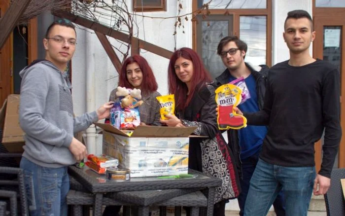 La magazinul de fapte bune, oamenii cu suflet mare fac donații în produse, care apoi se vând online. Cu banii strânși sunt ajutate persoanele în nevoieFOTO: adevarul.ro