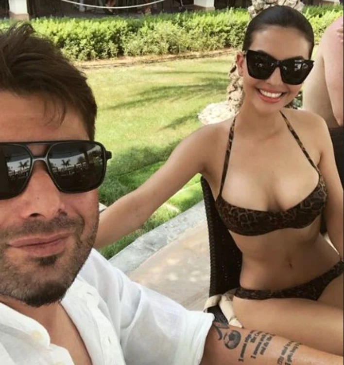 Se vede cu ochiul liber că Sandra Mutu şi-a modificat bustul