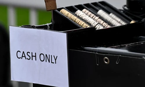 Semn cash only FOTO AFP JPG