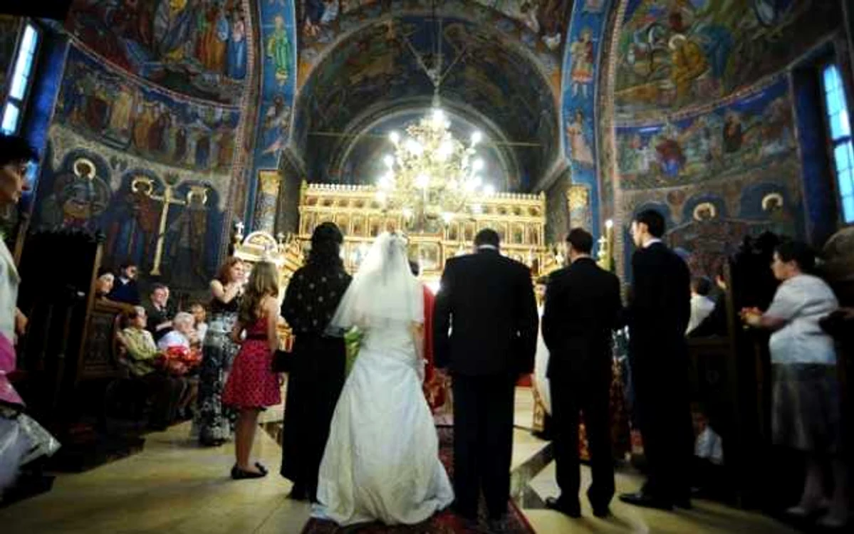 Ziua nunţii abundă în obiceiuri populare care de care mai trăsnite