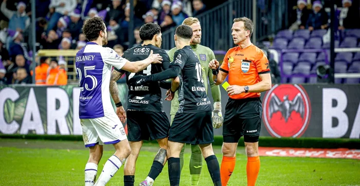 Genk - Anderlecht, un meci cu scântei. Foto Twitter