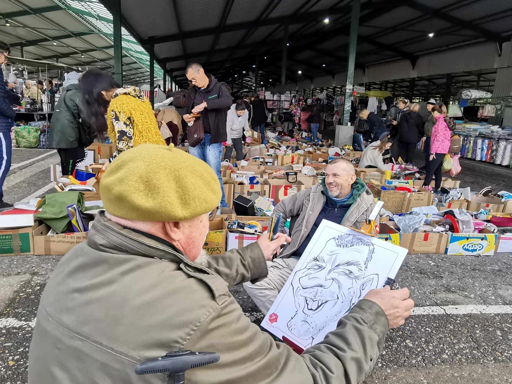 Radu Clețiu în piața de vechituri din Novi Sad FOTO Rod Festival