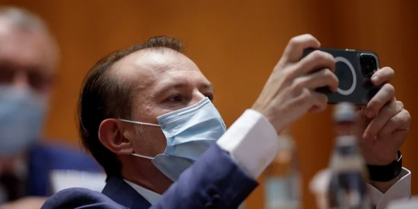 Parlamentul dezbate moţiunea de cenzură depusă de PSD împotriva Guvernului Cîţu. Foto  Inquam Photos / George Calin