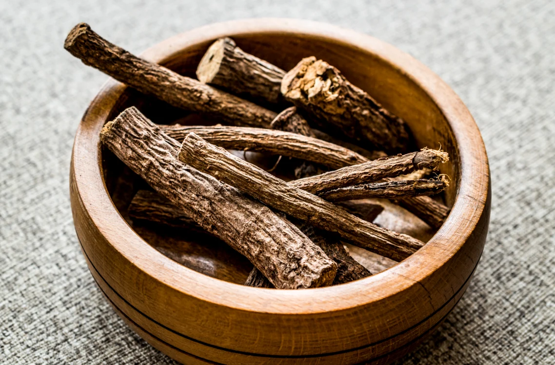 
    Lemnul dulce este un remediu pentru ulcerele cronice Foto: Shutterstock  