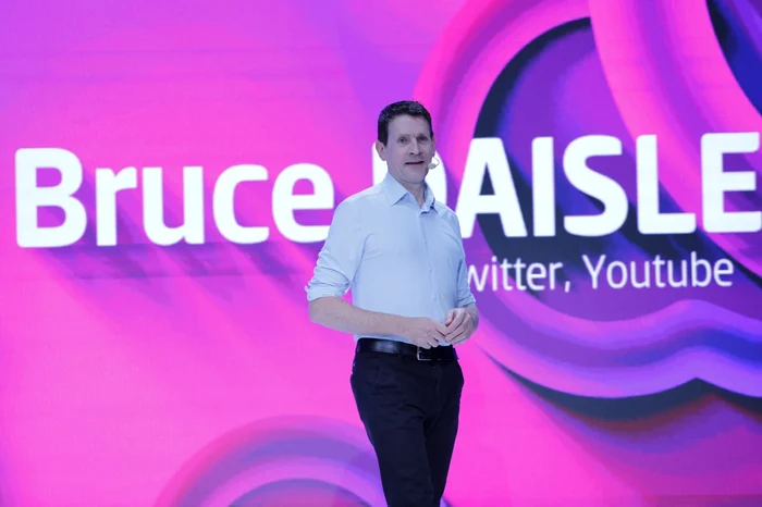 Bruce Daisley la summitul IQ DIGITAL.