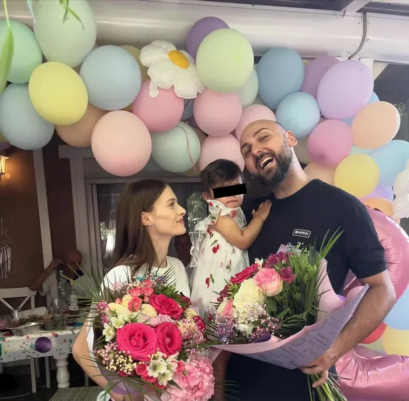 Alex și Teodora Marcu alături de fetița lor - Foto: social media 