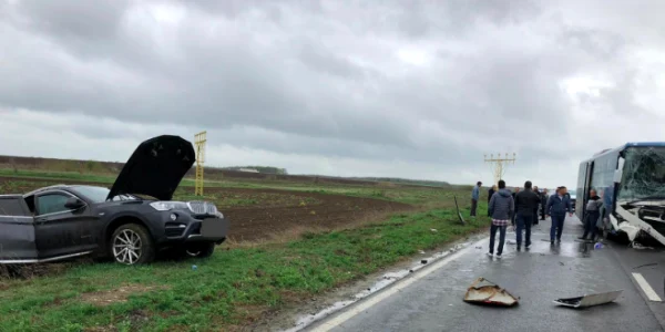 Accident cu BMW şi autobuz la Mihail Kogâlniceanu Sursa IPJ Constanţa