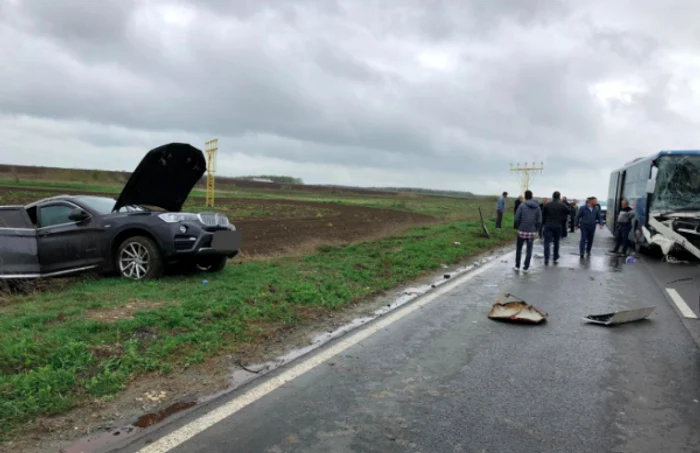 BMW ciocnit de un autobuz, la Kogălniceanu Sursa IPJ Constanţa