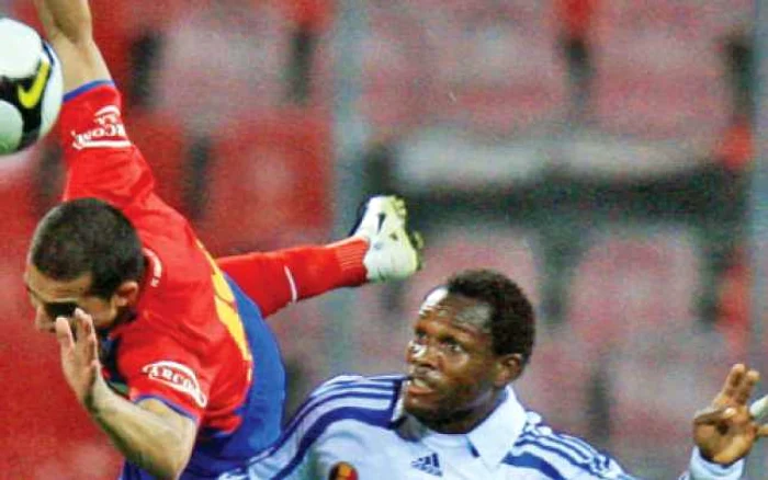 Petre Marin (în roşu) s-a remarcat mereu prin dăruire şi o viaţă extrasportivă ireproşabilă