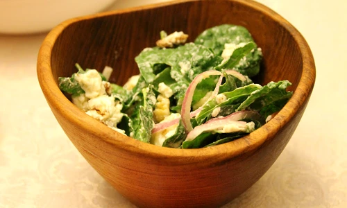 salata de spanac cu pere si nuci jpeg