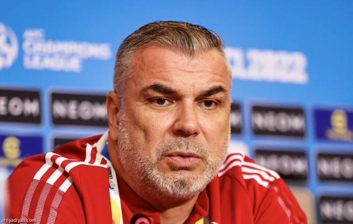 Cosmin Olăroiu, antrenor Al-Sharjah