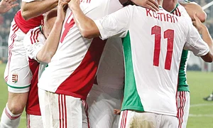 Bogdan Stancu nu  a fost în stare de  nimic în faţa Olandei (Fotografii: Reuters) jpeg