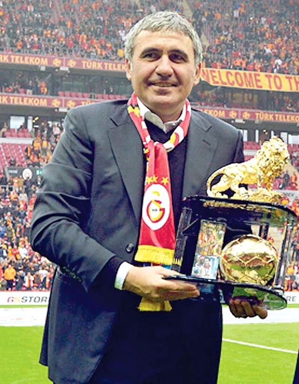 
    Gică Hagi a fost  aplaudat de  întreg stadionul  