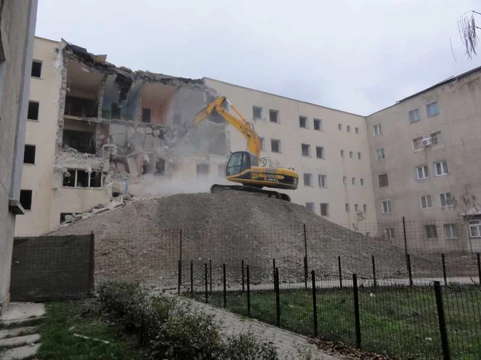 Blocul G-6 a fost ani de zile un veritabil focar de infecţie (FOTO: Adevărul)