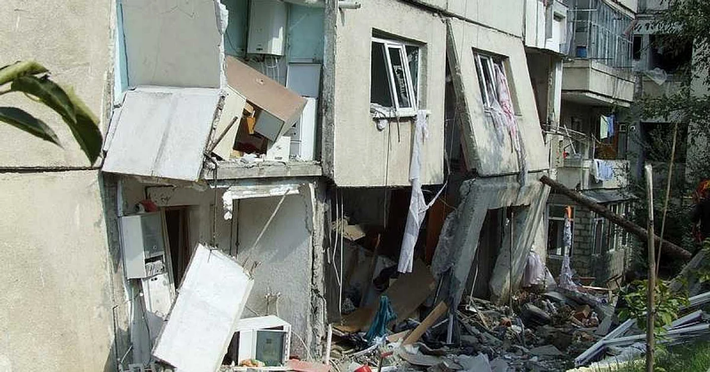 Blocul distrus de explozie
