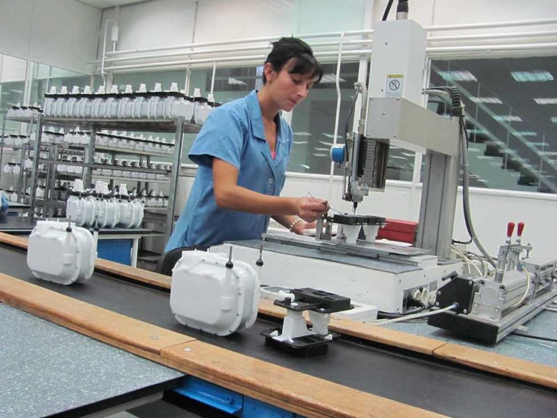 Paradoxul de la cea mai mare fabrică de contoare din România. Poate fi profitabilă oricând, dar nu poate reporni