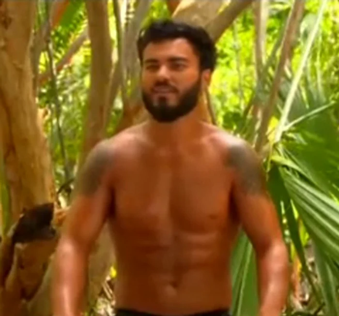 
    Acum, Culiţă şi Jador au pătrăţele pe abdomen  