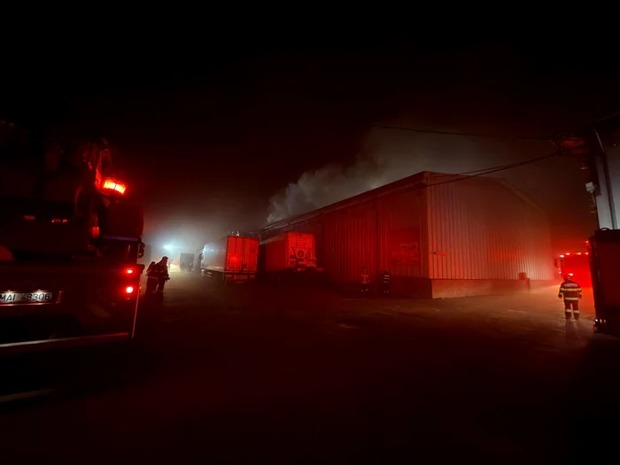 Un incendiu de proporții a izbucnit, marți, 23 septembrie. FOTO: ISU București