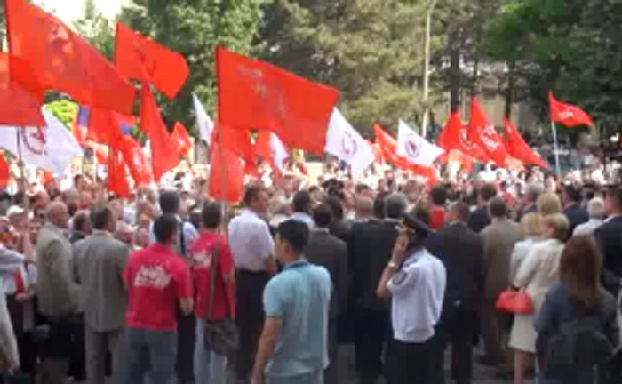 Comuniștii au protestat în fața Parlamentului 